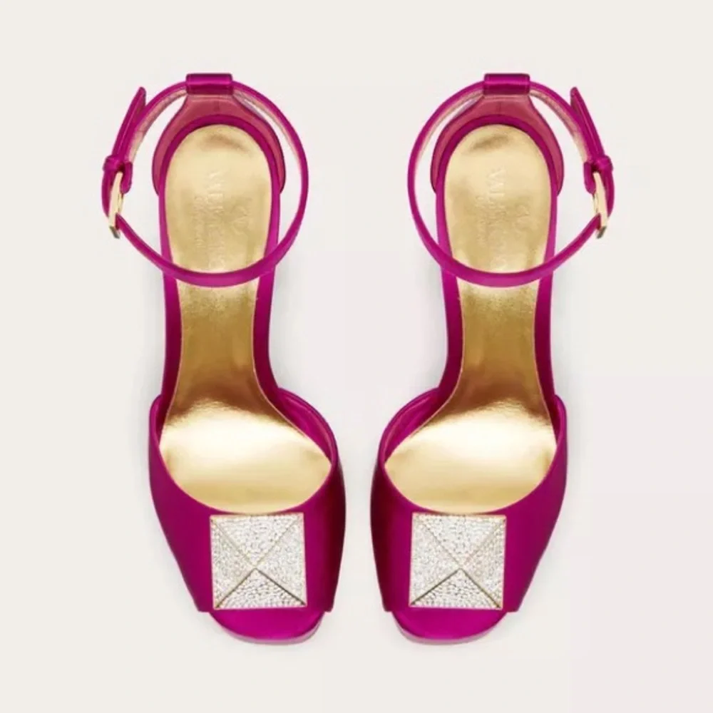 Authentic Valentino Garavani Satin Platform Pumps - Picture 5 of 10